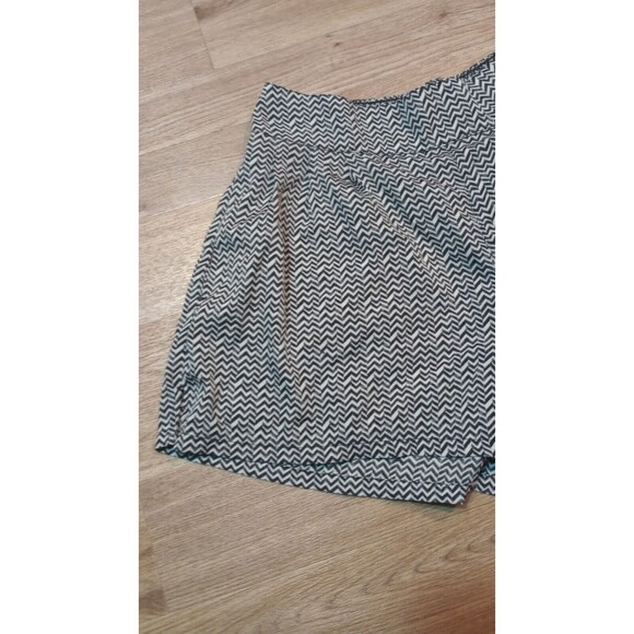 American Eagle Shorts Womens Small Zebra Print Satin Pull On Flowy Shorties S - Picture 2 of 15